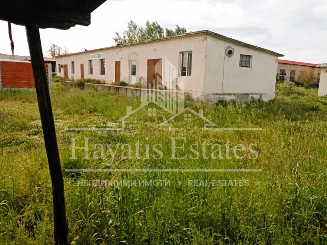 Складова база с отлична логистична локация за продажба в град Любимец