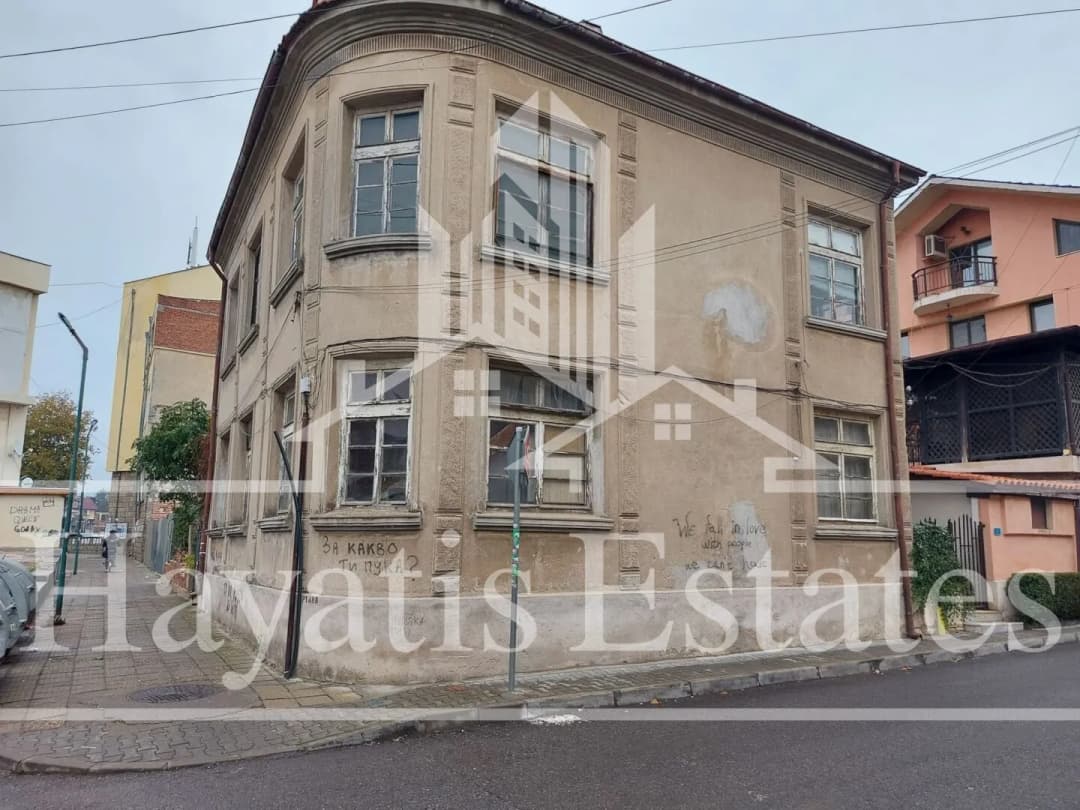 Етаж от къща в идеален център за продажба