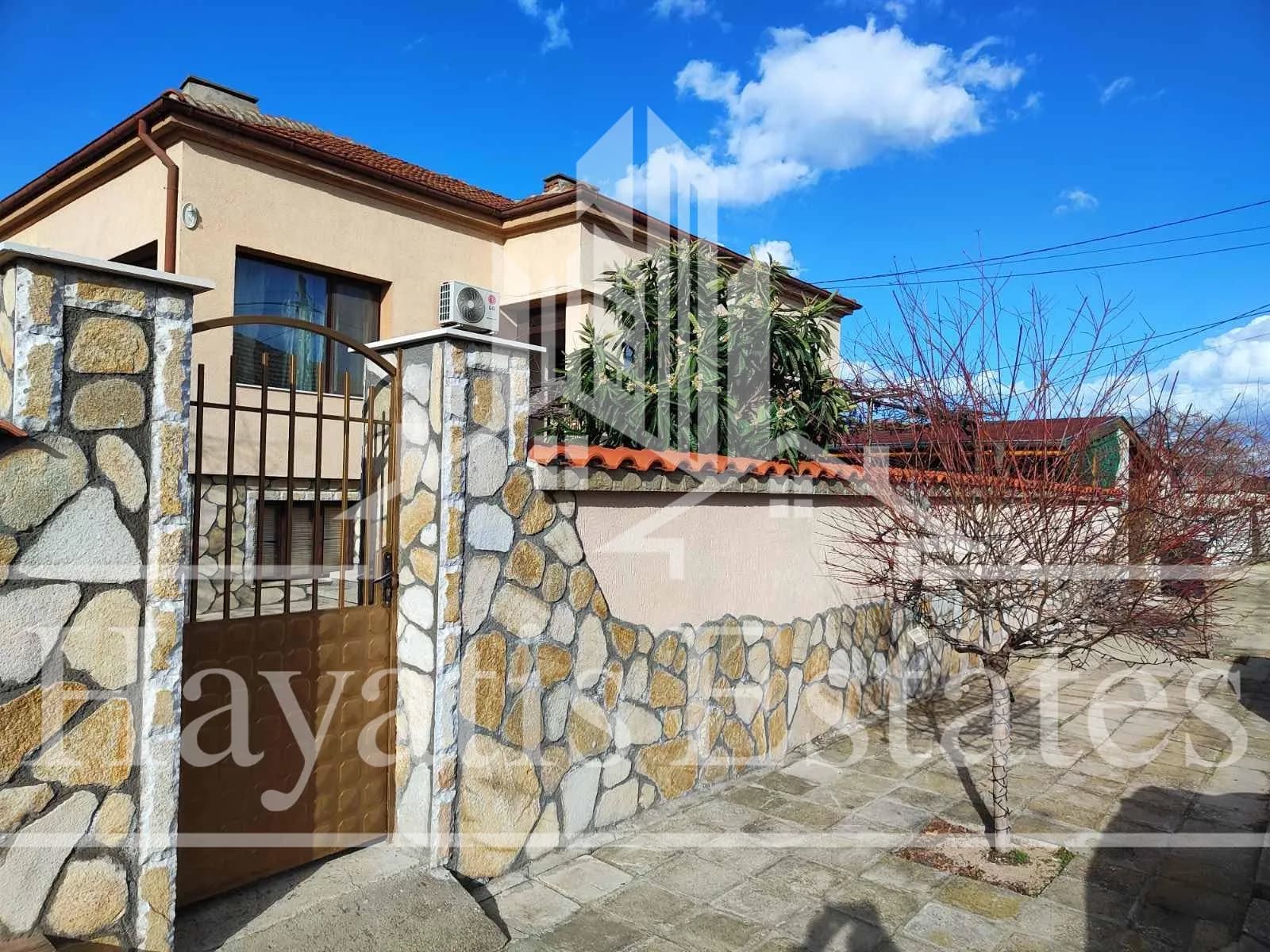 Едноетажна къща под наем в град Любимец