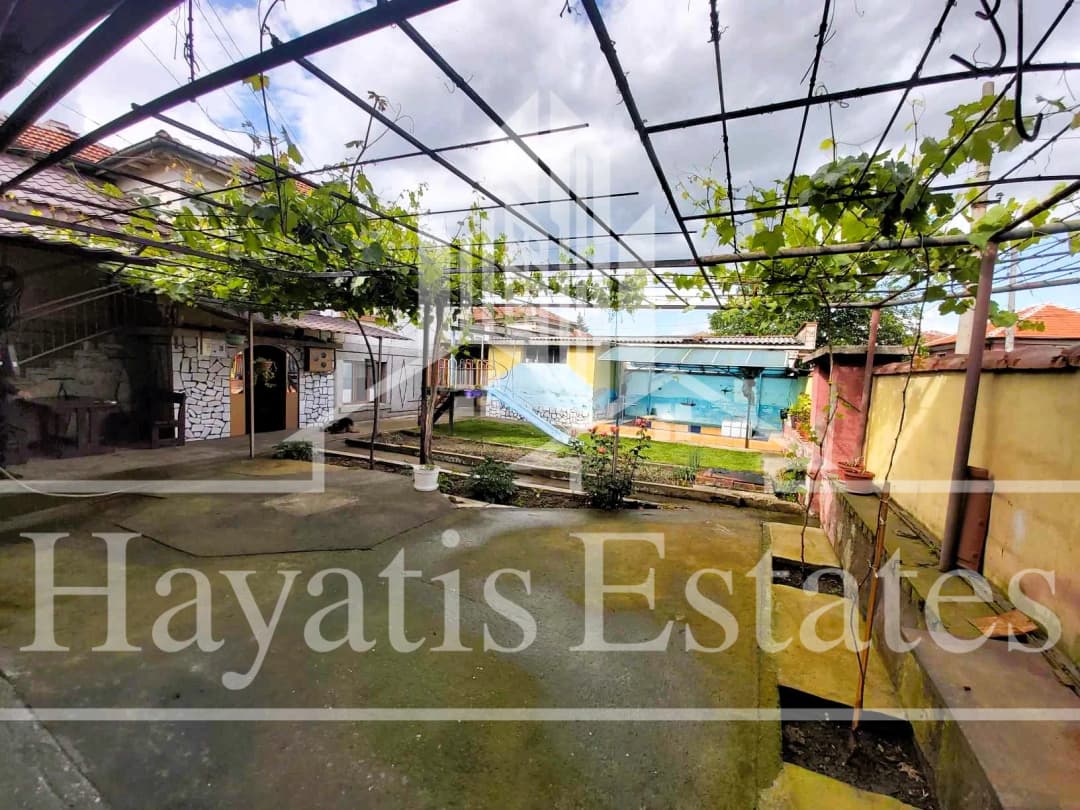 Двуетажна къща за продажба в град Любимец