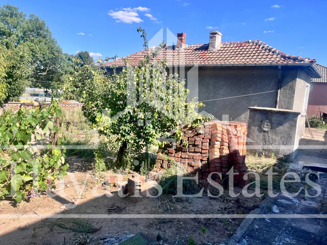 Едноетажна къща за продажба в град Любимец