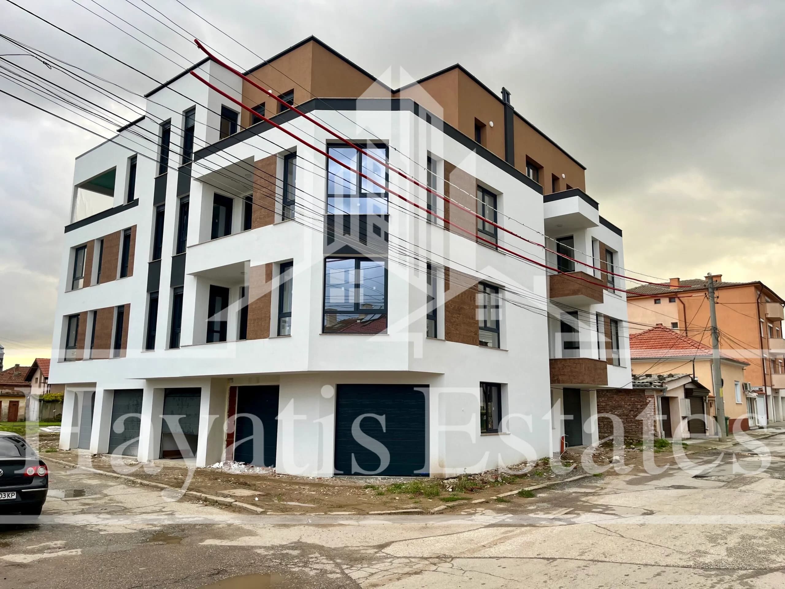 Тристаен апартамент и гаражи за продажба в нова кооперация