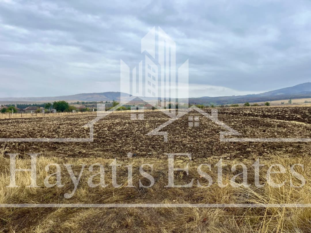 УПИ за продажба с постройка за животновъдни цели в с. Студена