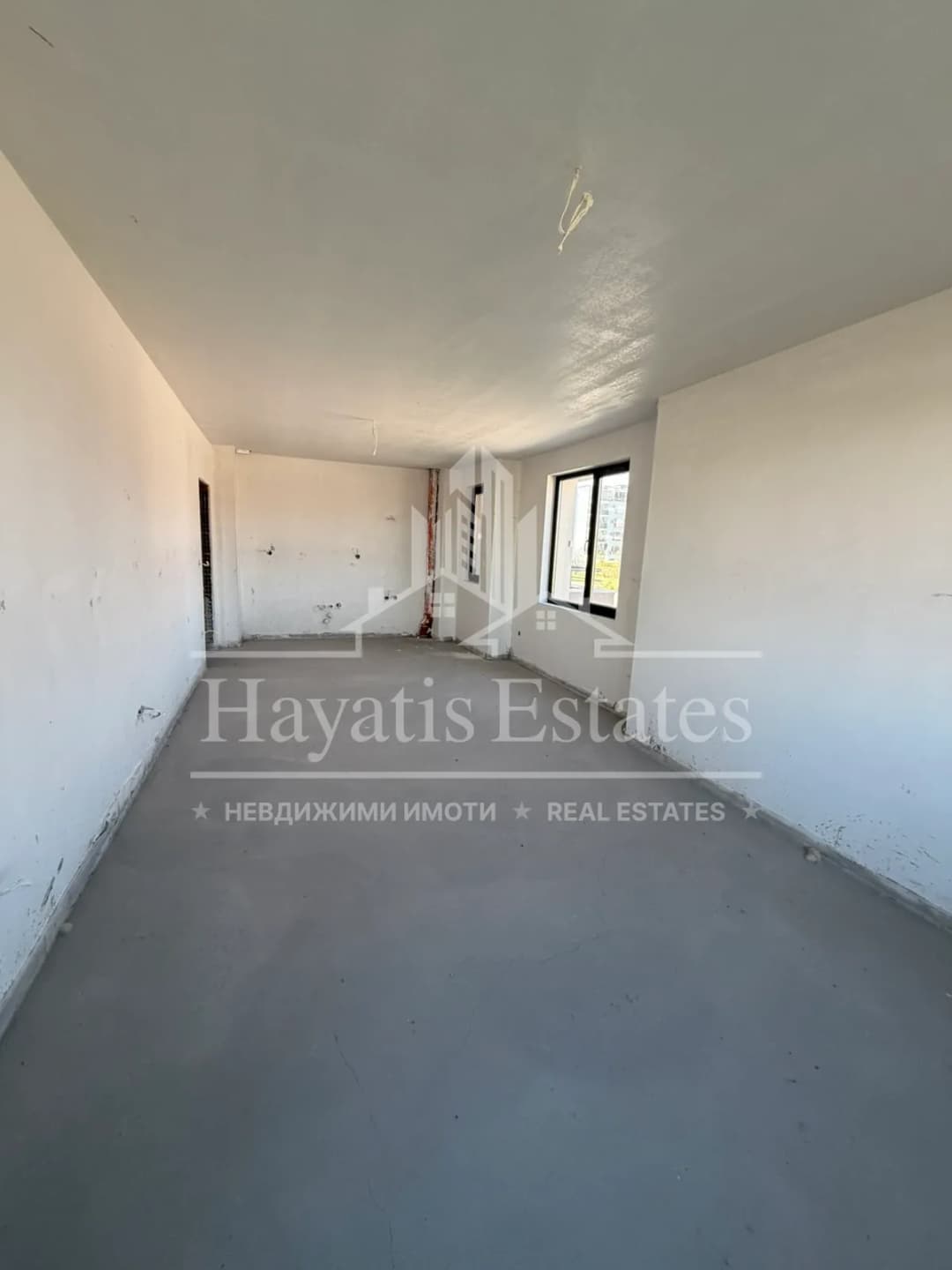 Тристаен апартамент с паркомясто в затворен комплекс за продажба 