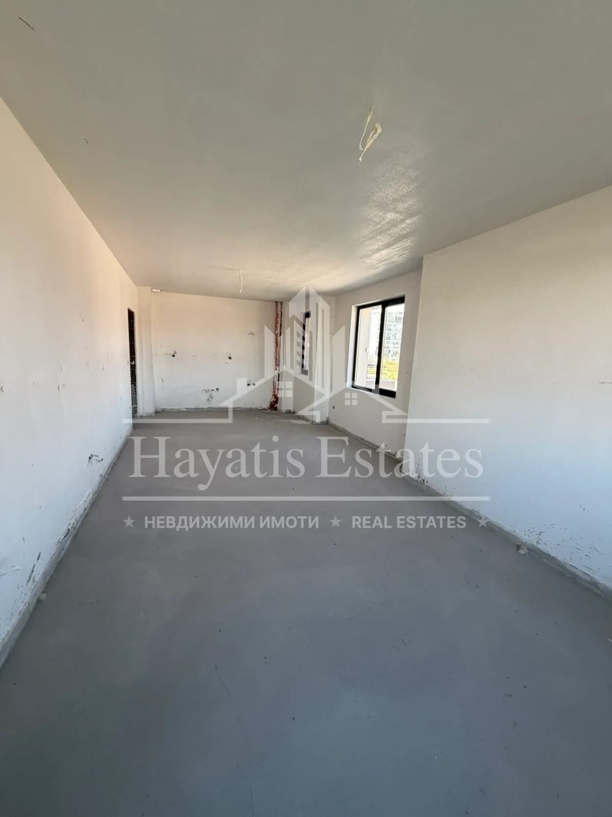 Тристаен апартамент с паркомясто в затворен комплекс за продажба 