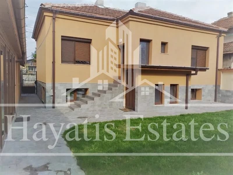 Двуетажна луксозна къща под наем