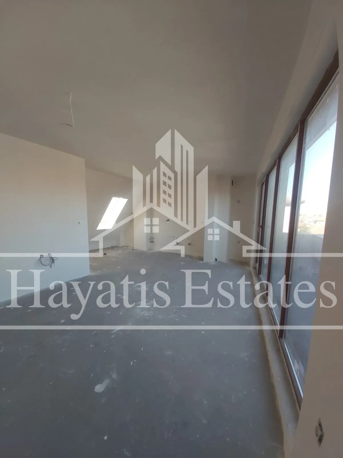 Тристаен апартамент за продажба